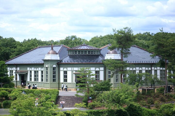 フランク・ロイド・ライトの名建築やステンドグラスの教会も♪「博物館 明治村」でレトロ建築に触れる旅