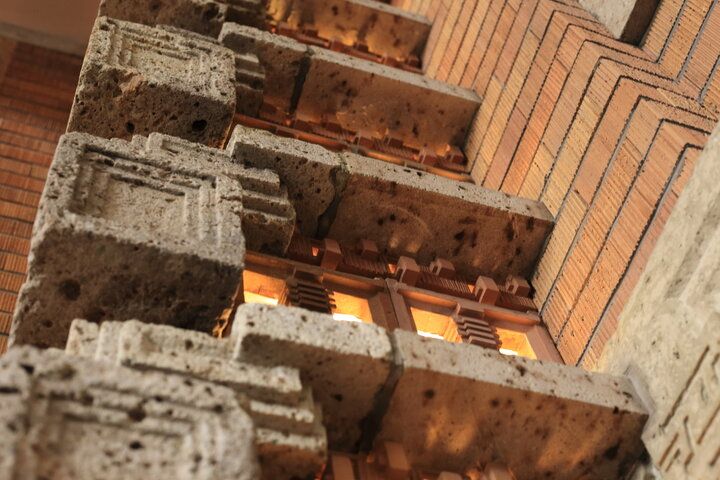 フランク・ロイド・ライトの名建築やステンドグラスの教会も♪「博物館 明治村」でレトロ建築に触れる旅