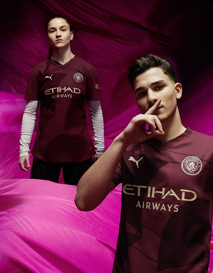 ニューヨークでお披露目！マンチェスター・シティ、「帆船」デザインの新ユニフォームは“進み続ける姿”を表現