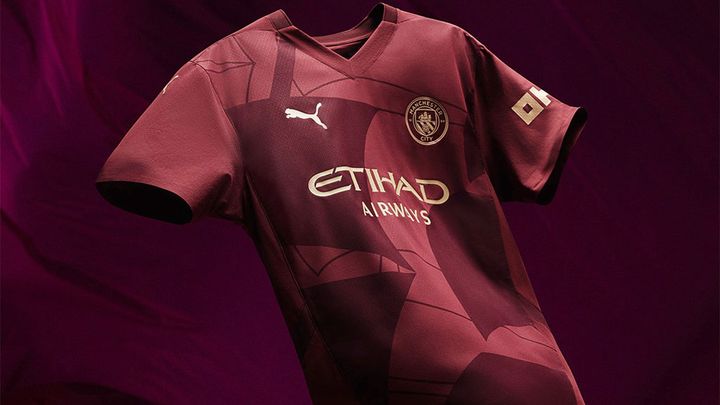 ニューヨークでお披露目！マンチェスター・シティ、「帆船」デザインの新ユニフォームは“進み続ける姿”を表現