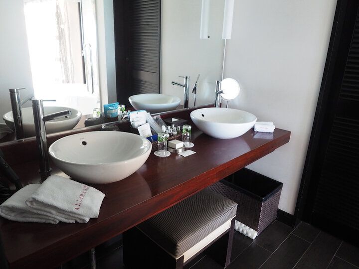 宮古島の丘に佇む楽園♪ 絶景プール付スイートで心と体を解き放つ「シギラベイサイドスイート アラマンダ」