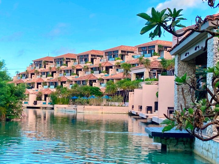 宮古島の丘に佇む楽園♪ 絶景プール付スイートで心と体を解き放つ「シギラベイサイドスイート アラマンダ」