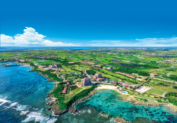 宮古島の丘に佇む楽園♪ 絶景プール付スイートで心と体を解き放つ「シギラベイサイドスイート アラマンダ」