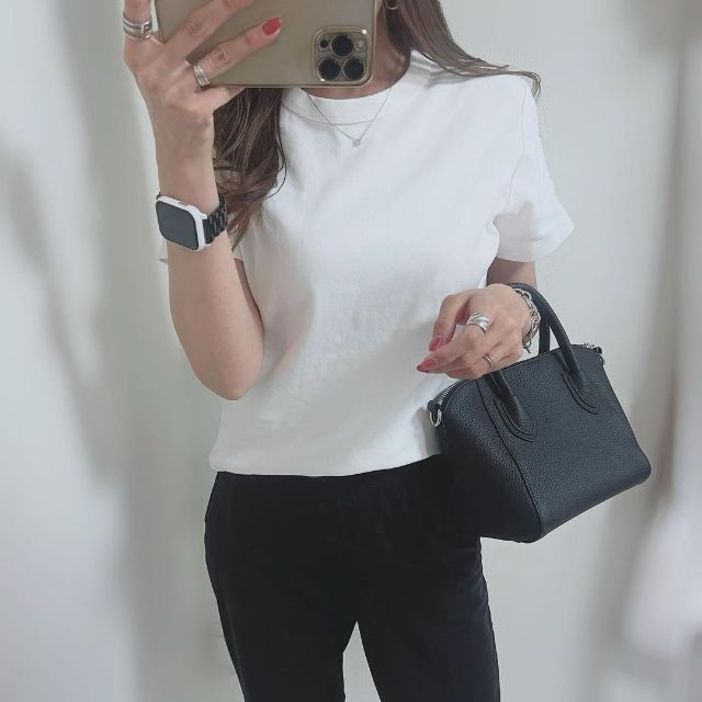 コットンスムースクルーネックT(半袖)を着たコーデ