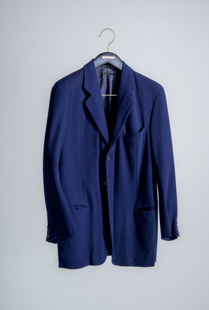 〈ジョルジオ アルマーニ〉のソフトスーツ