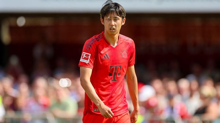 バイエルンDF伊藤洋輝が長期離脱か…？親善試合中に足を骨折とロマーノ氏が伝える