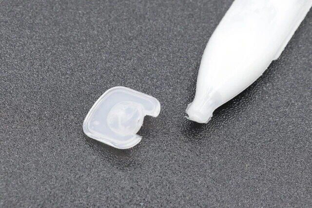 ダイソーの使い切りできる詰め替えチューブのつまみ