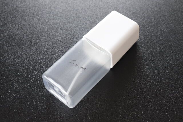 ダイソーのポーチにスッキリ入るミストボトル