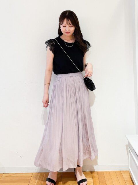 黒トップスのコーデ2