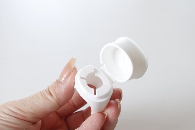 キャンドゥ ワンタッチ 薬味チューブキャップ 開く