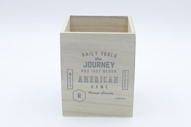 ダイソーの木製インテリアペンBOX（デザインロゴ）