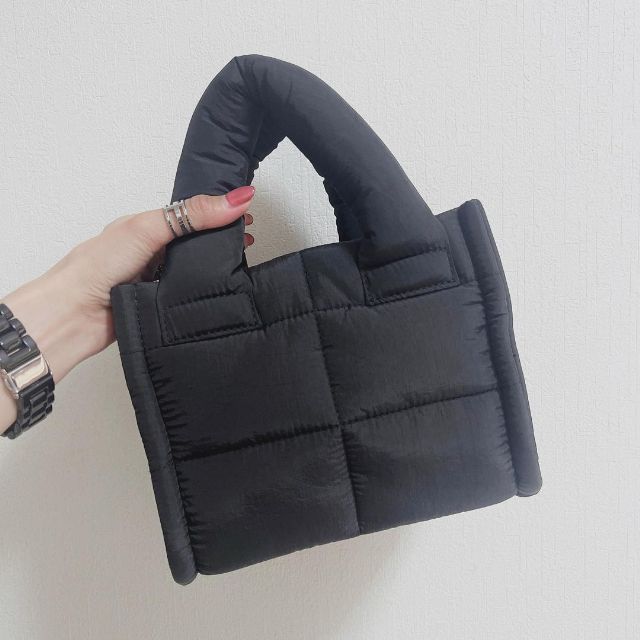 黒のパフミニショルダーバッグ