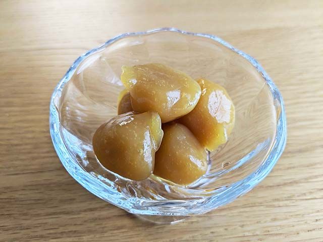 業務スーパー「芋圓蒟蒻ＱＱ球」が器に盛り付けられている様子