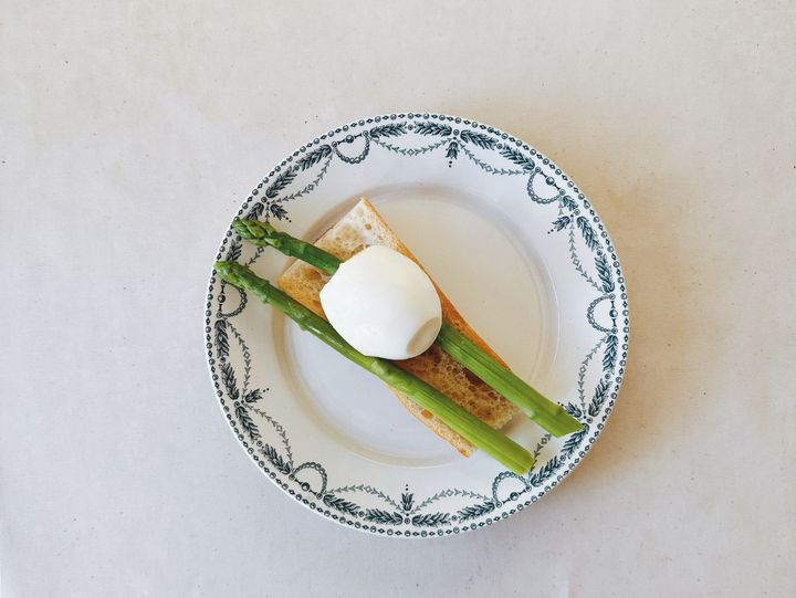 フランスの卵料理をバゲットと楽しもう！ウフマヨとアスパラのタルティーヌ【パン好きなsumire.のバゲットサンドのレシピ vol.22 〜レシピで旅するヨーロッパ〜】