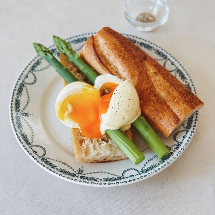 フランスの卵料理をバゲットと楽しもう！ウフマヨとアスパラのタルティーヌ【パン好きなsumire.のバゲットサンドのレシピ vol.22 〜レシピで旅するヨーロッパ〜】