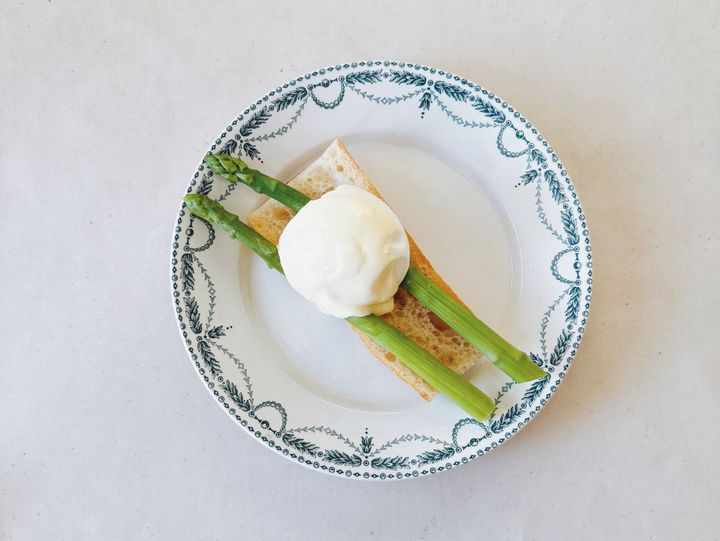 フランスの卵料理をバゲットと楽しもう！ウフマヨとアスパラのタルティーヌ【パン好きなsumire.のバゲットサンドのレシピ vol.22 〜レシピで旅するヨーロッパ〜】