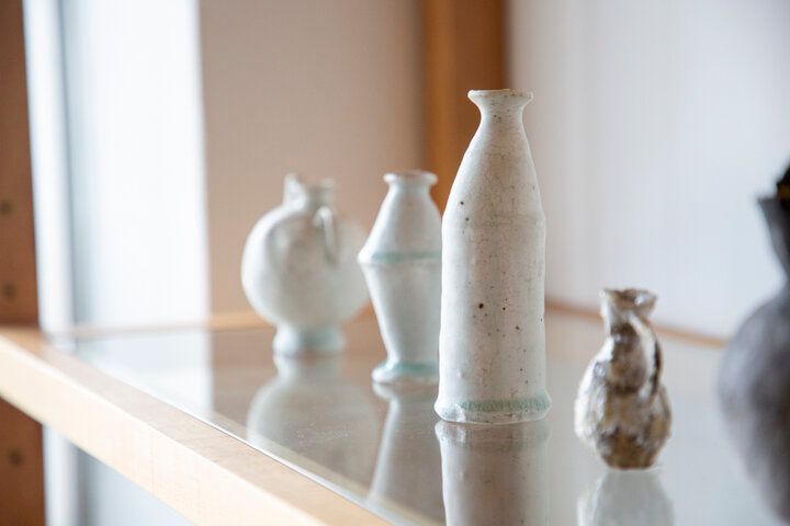 やきものの街、岐阜・多治見の「新町ビル」で器やアート作品との心が動く出会いを