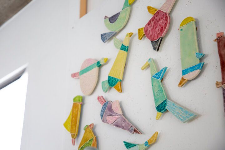 やきものの街、岐阜・多治見の「新町ビル」で器やアート作品との心が動く出会いを