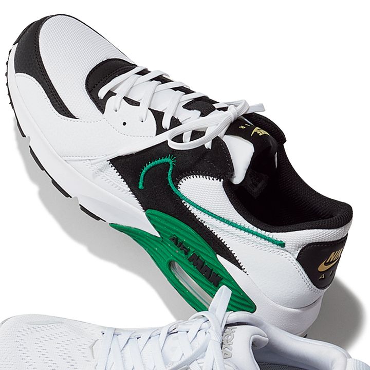 NIKE ナイキ エア マックス エクシーが置かれている写真