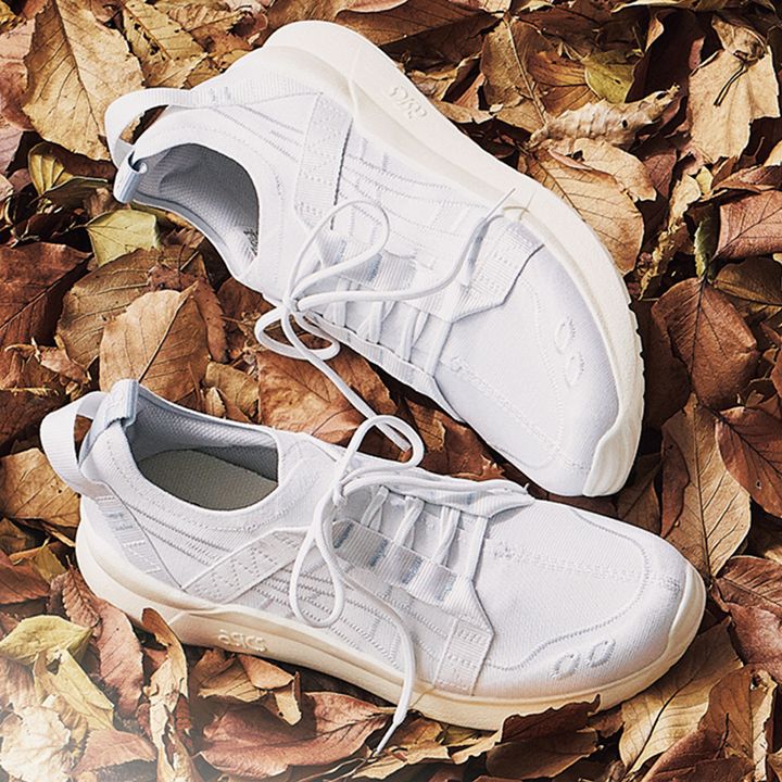 CFCL×ASICS GEL-LYTE III CM 1.95の白が置かれている写真