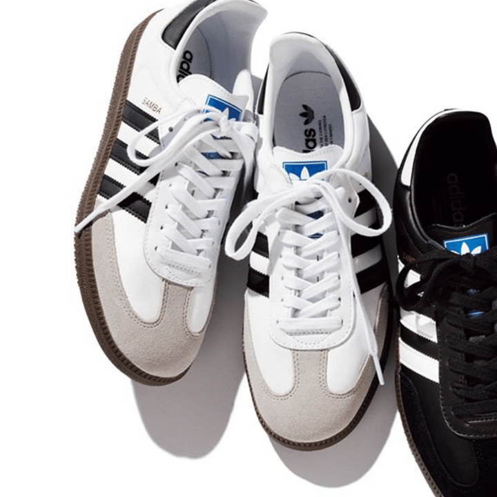 アディダスのサンバが置かれている写真