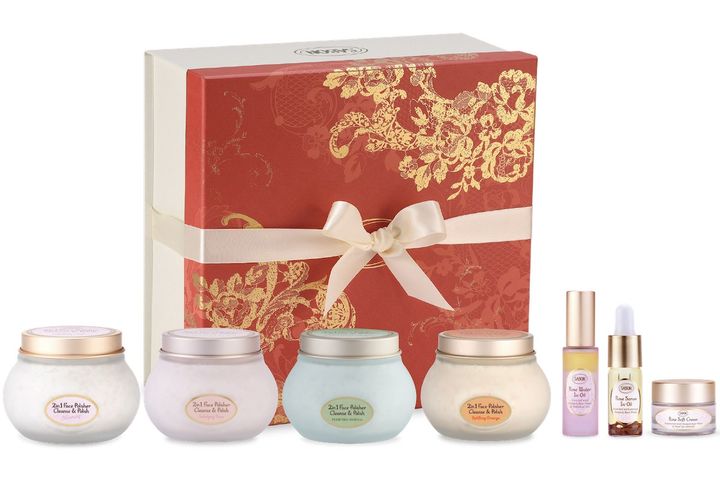 フェイスポリッシャー ラグジュアリーキット ￥20,240（8月8日より限定発売） ※セット内容／フェイスポリッシャー ブルーミング 200ml、同 インダルジング 200ml、同 ピュリファイング 200ml、インビゴレイティング 200ml、ローズ ウォーターインオイル 10ml、ローズ セラムインオイル 9ml、ローズ ソフトクリーム 15ml、ギフトボックス