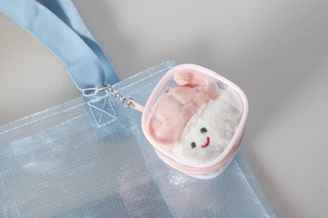 セリア カニカン付きキューブポーチ（ピンク、イエロー、ブルー） カニカン