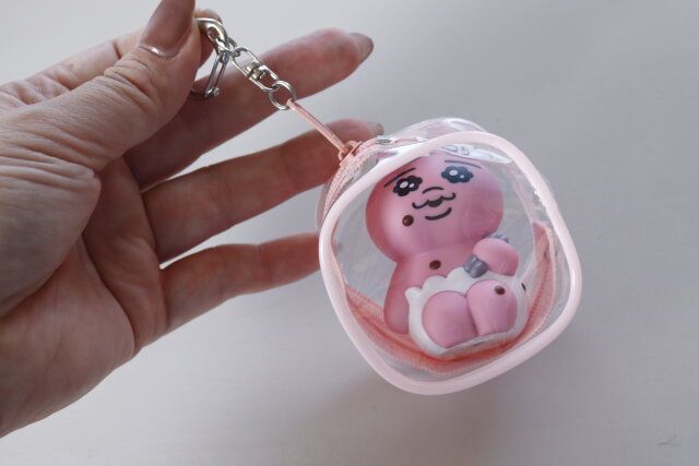 セリア カニカン付きキューブポーチ（ピンク、イエロー、ブルー） サイズ感 使用例