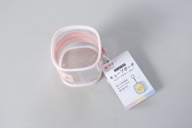 セリア カニカン付きキューブポーチ（ピンク、イエロー、ブルー） 商品タグ