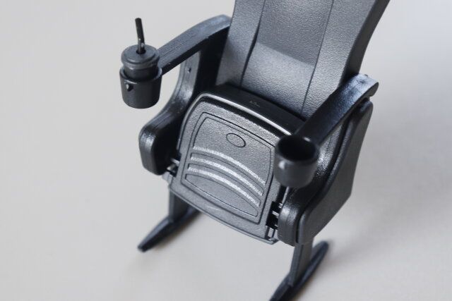 セリアのミニチュア映画館のイス