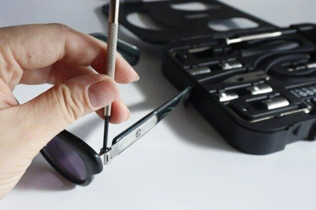 ダイソー 工具セット（スマイル型、21in1） 使用例