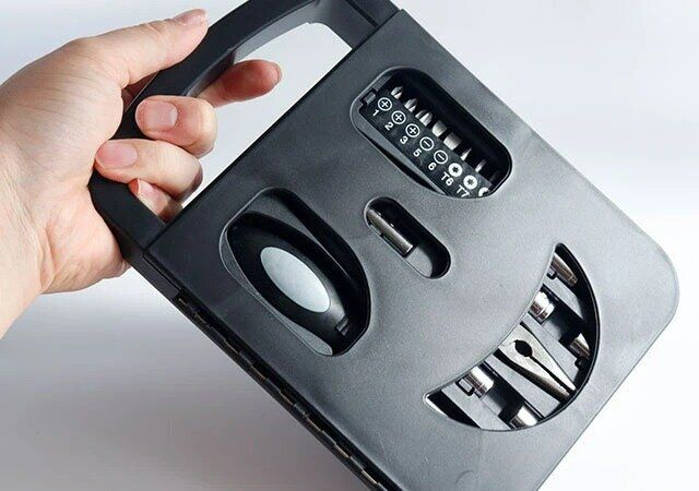 ダイソー 工具セット（スマイル型、21in1） 収納ケース