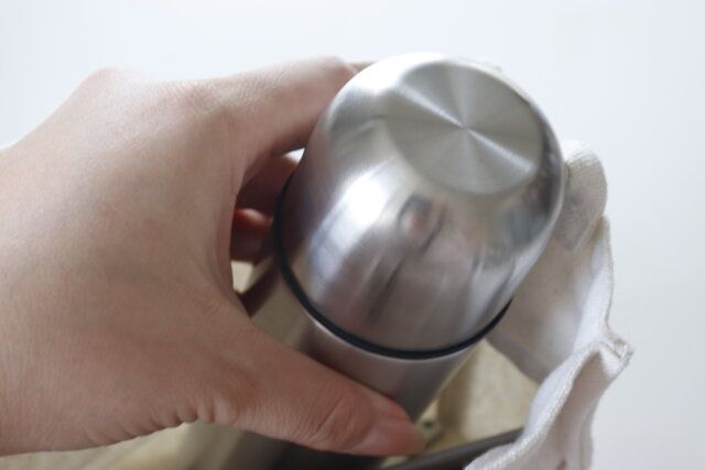 ダイソーの持ち運びに便利なステンレスボトル（470mL）