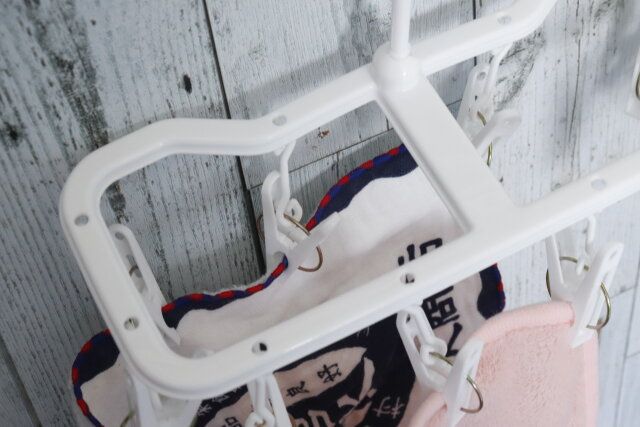 セリア 壁側にかけられる10ピンチハンガー 使用例