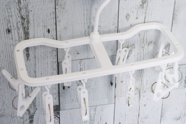 セリア 壁側にかけられる10ピンチハンガー デザイン