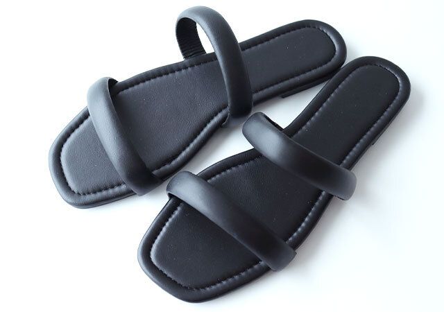 キャンドゥ ベルトパフサンダルブラック デザイン