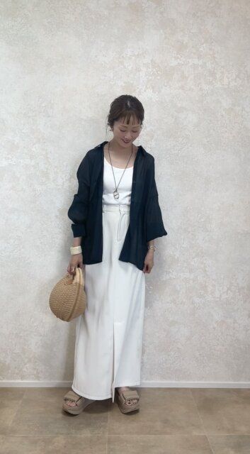 GRL楊柳シフォンシャツとホワイトスカートコーデ