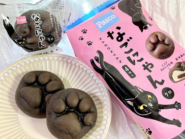 パスコの新商品「なごにゃんクロ」を皿に乗せ、パッケージと一緒に並べて紹介する画像