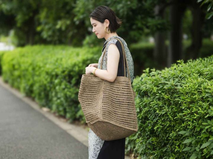 画像: 1泊旅行も余裕のサイズ感のバッグ。 出典：カレンソロジー