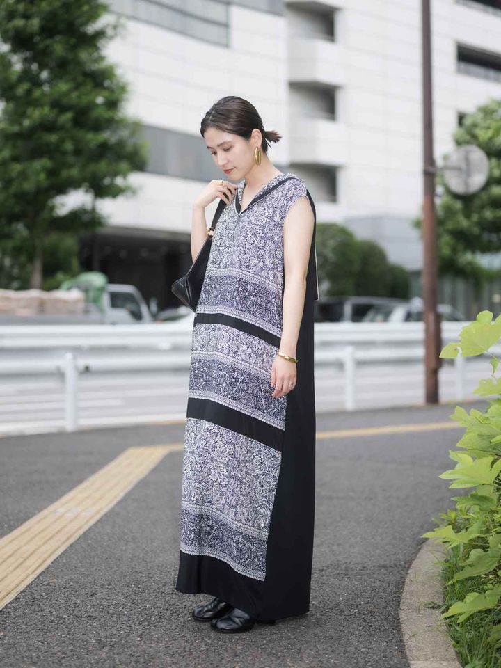 画像: ドレス￥46,200【カレンソロジー】 バッグ￥30,800【ロリステッラ】※2024年8月発売予定 ブーツ￥167,200【メゾン マルジェラ】 その他／本人私物 出典：カレンソロジー