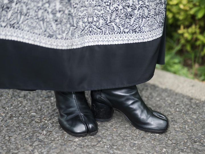 画像: 履くだけでファッション性が一気に上がる【メゾン マルジェラ】の「タビブーツ」。 出典：カレンソロジー