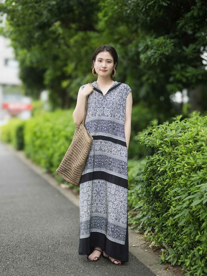 画像: ドレス￥46,200【カレンソロジー】 バッグ￥20,900【メイド イン マダ】 その他／本人私物 出典：カレンソロジー