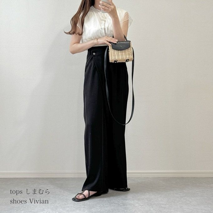 しまむらのアイボリーの「重ねチュールフレンチTシャツ」×ダブルクロスラップパンツ