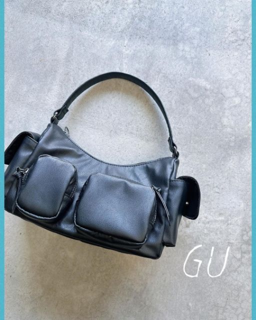 黒のレザータッチアウトポケットバッグ