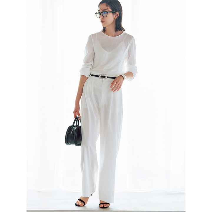 白短丈Tに茶色のハイウエストパンツコーデ