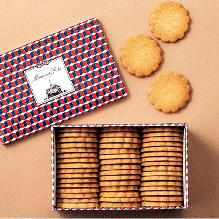 マモン・エ・フィーユ フレンチビスキュイ缶が置かれている写真