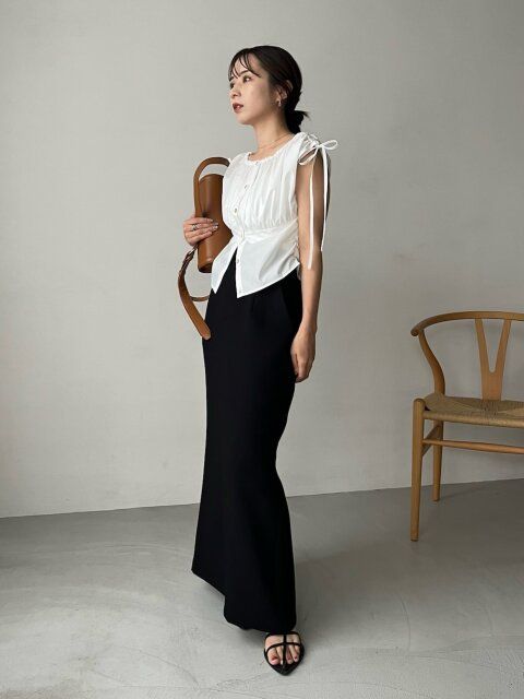 黒スカート コーディネート 白トップス