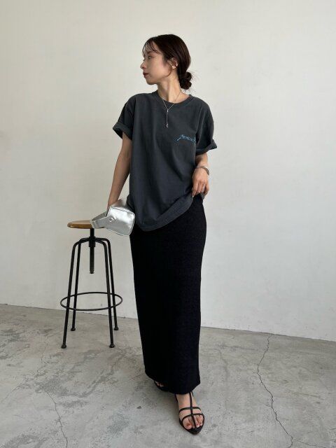 黒スカート コーディネート Tシャツ