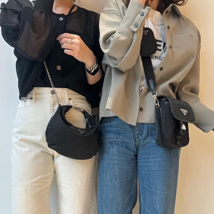 TWICEがアンバサダーを務めたブランドでおしゃれを楽しむ人