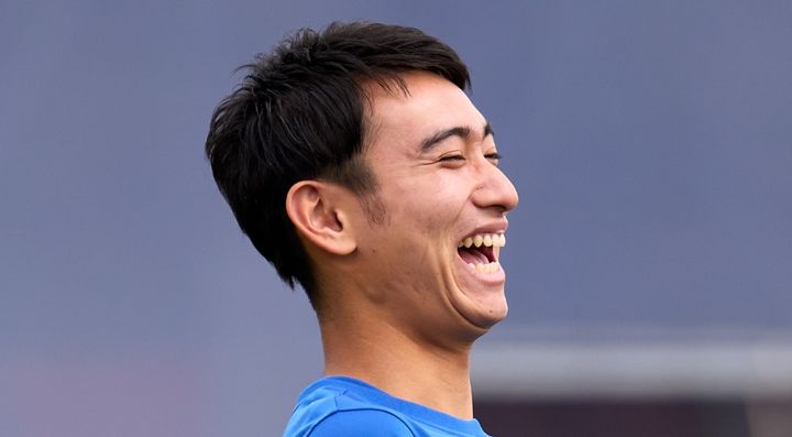 仰天イメチェン！20歳中井卓大、アモレビエタのチーム写真でも坊主頭に